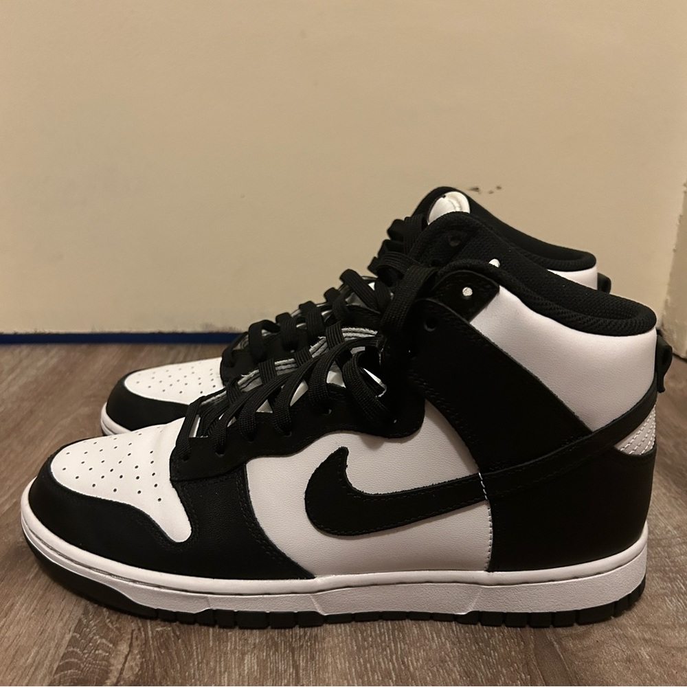 Nike Dunk High “Panda”